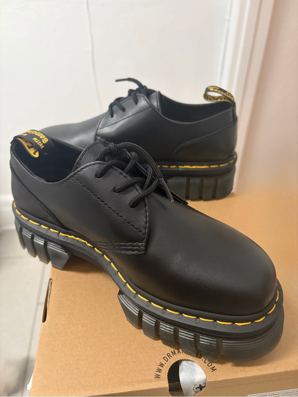 NEW Dr. Martens Audrick Nappa Lux Leather Lightweight Platform Shoes Black (W9)
